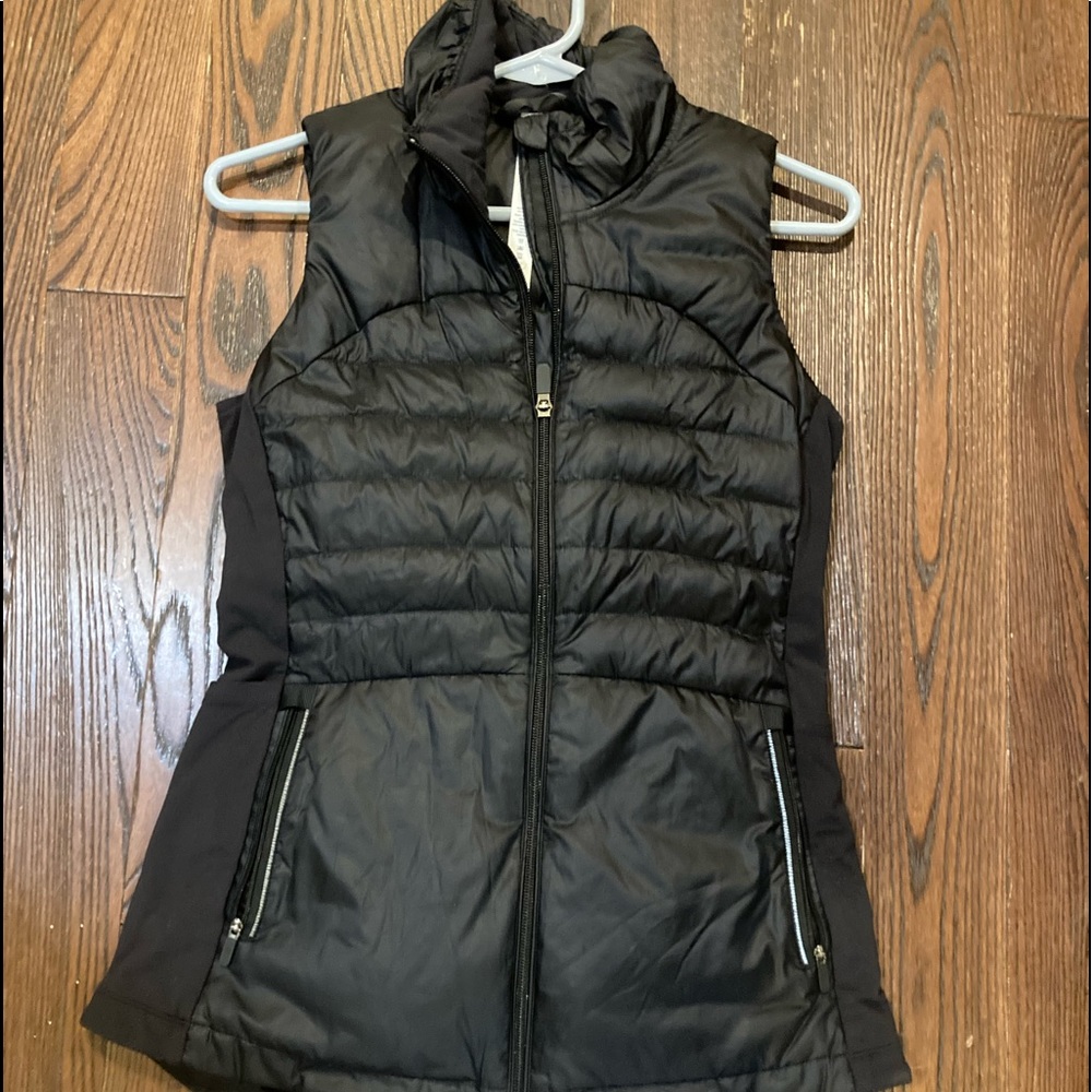 Lululemon down for a run vest